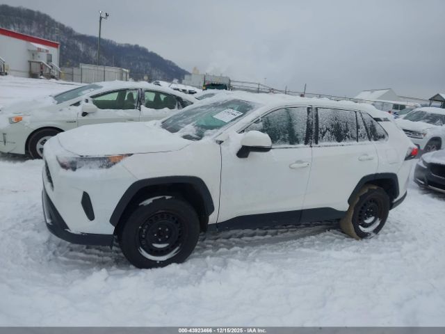 Toyota RAV4 Le Image 9
