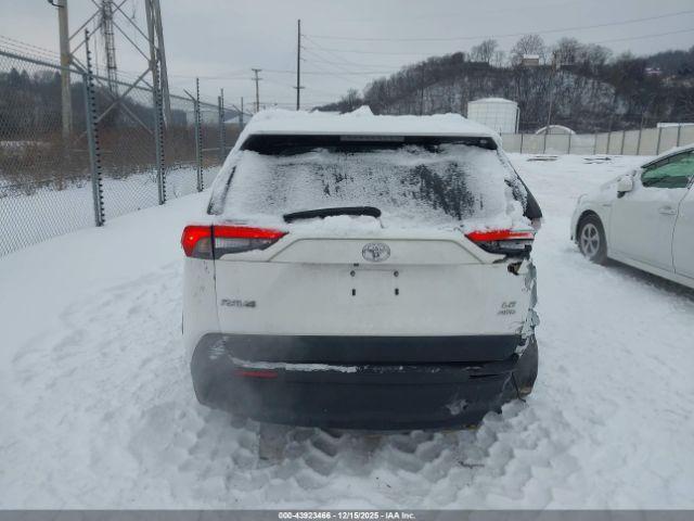 Toyota RAV4 Le Image 7