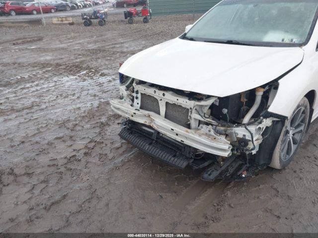 Subaru Legacy 2.5i Limited Image 2