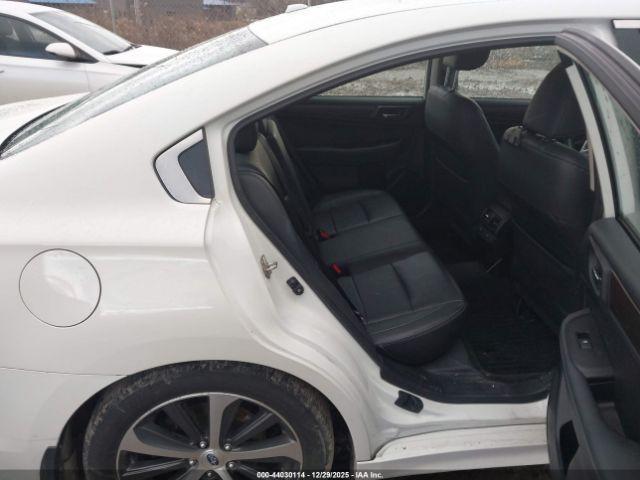 Subaru Legacy 2.5i Limited Image 11