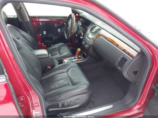 Cadillac DTS 1sd Image 3