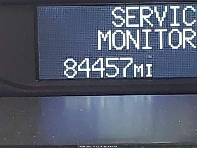 Cadillac DTS 1sd Image 17