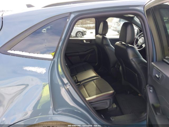 Ford Escape St-line Image 14