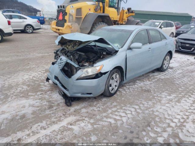 Toyota Camry Le Image 2