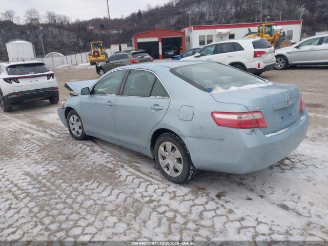 Toyota Camry Le Image 5