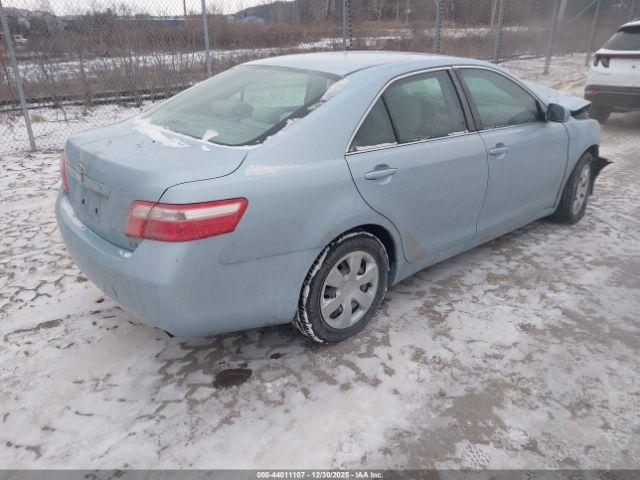 Toyota Camry Le Image 10