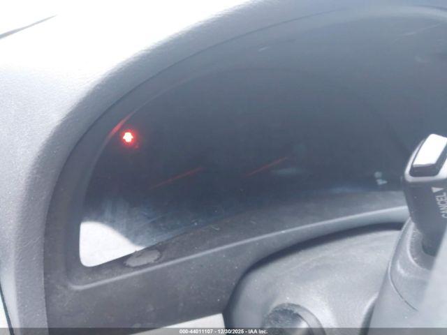 Toyota Camry Le Image 4