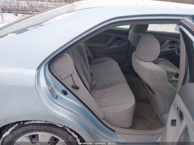 Toyota Camry Le Image 7