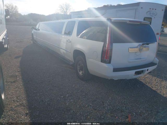 Chevrolet Suburban 2500 Ls Image 2