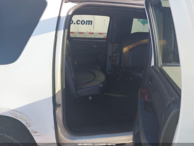 Chevrolet Suburban 2500 Ls Image 6