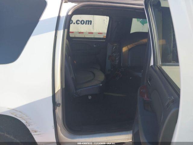 Chevrolet Suburban 2500 Ls Image 6