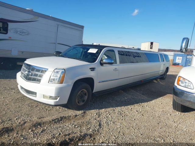 Chevrolet Suburban 2500 Ls Image 11