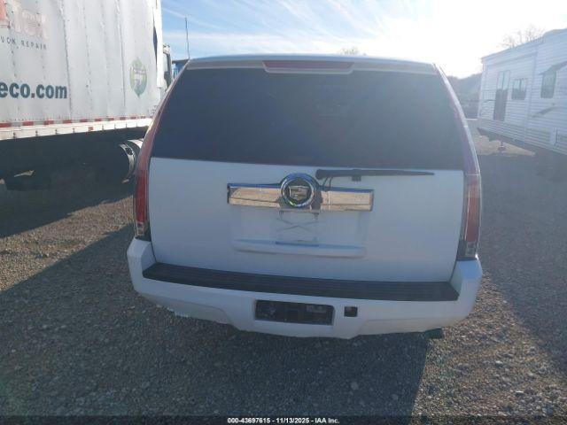 Chevrolet Suburban 2500 Ls Image 15