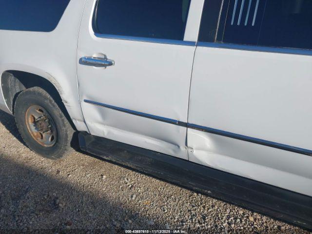 Chevrolet Suburban 2500 Ls Image 16