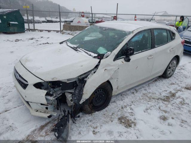 Subaru Impreza Base 5-door Image 9