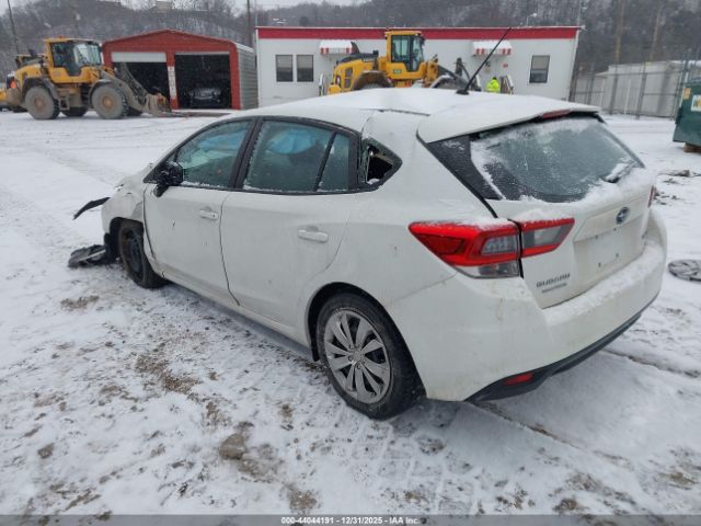 Subaru Impreza Base 5-door Image 10