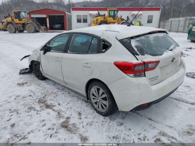 Subaru Impreza Base 5-door Image 10