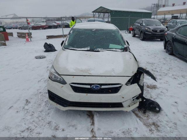 Subaru Impreza Base 5-door Image 14