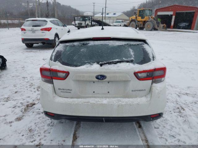 Subaru Impreza Base 5-door Image 18