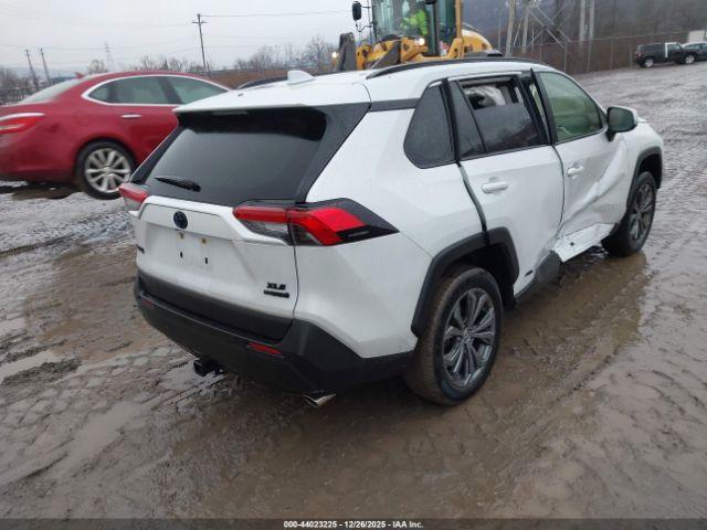 Toyota RAV4 Xle Premium Image 8