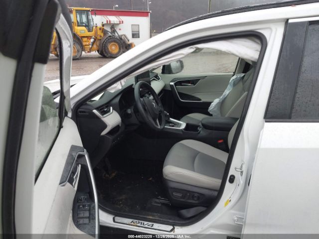 Toyota RAV4 Xle Premium Image 9