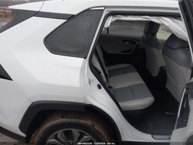 Toyota RAV4 Xle Premium Image 6