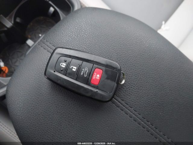 Toyota RAV4 Xle Premium Image 13