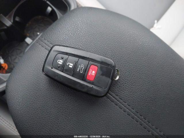 Toyota RAV4 Xle Premium Image 13