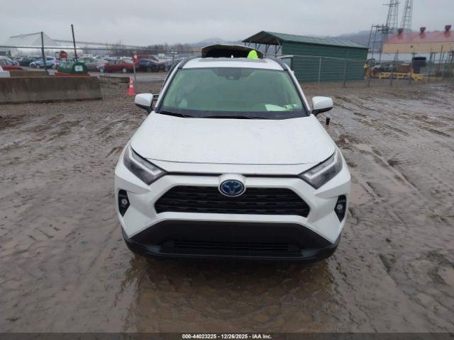 Toyota RAV4 Xle Premium Image 15