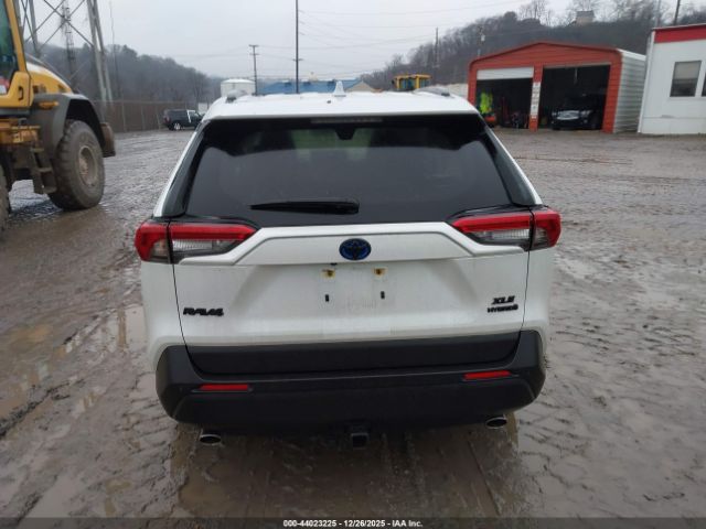 Toyota RAV4 Xle Premium Image 11