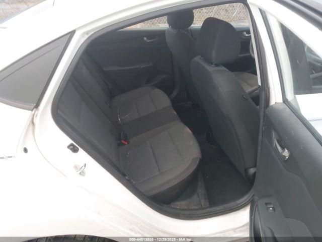 Hyundai ACCENT Se Image 8