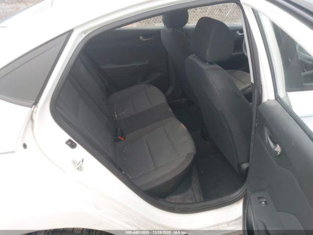 Hyundai ACCENT Se Image 8
