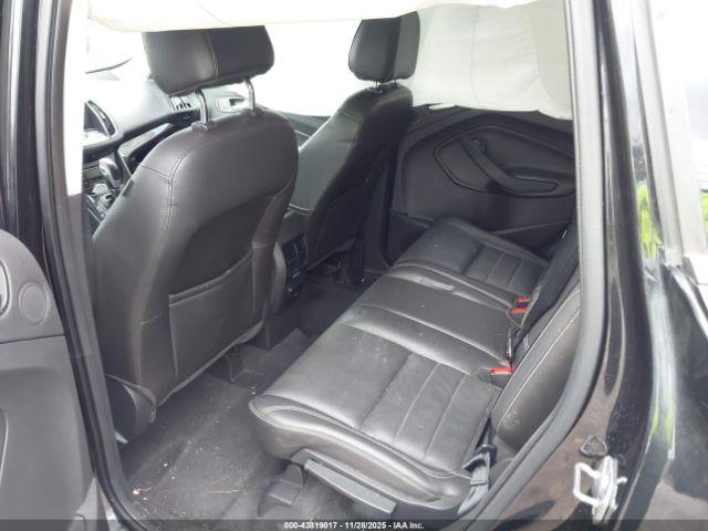 Ford Escape Titanium Image 2