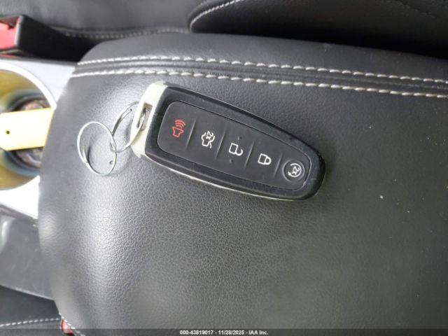 Ford Escape Titanium Image 6