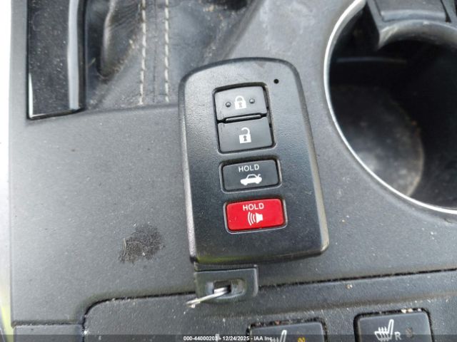 Toyota Camry Xle Image 3