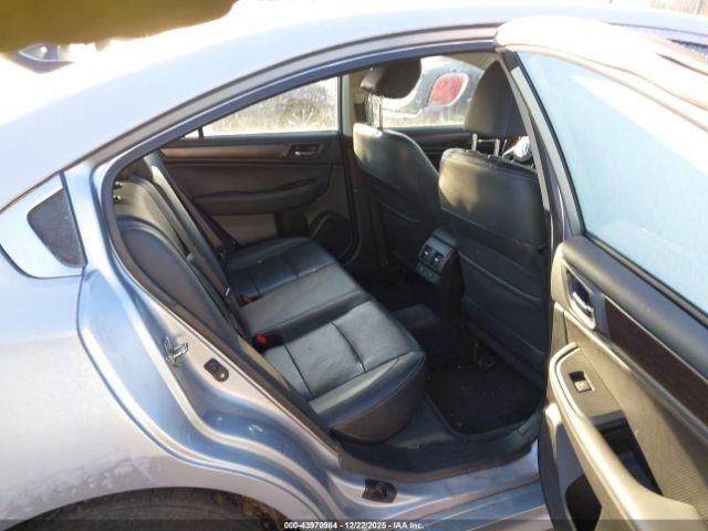 Subaru Legacy 2.5i Limited Image 5