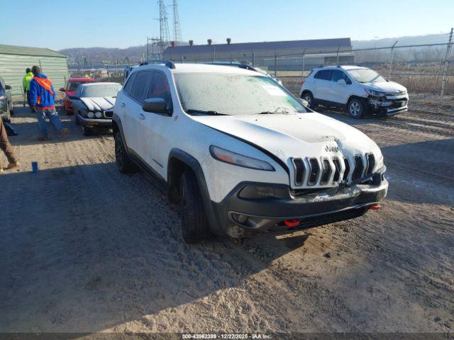  Salvage Jeep Cherokee