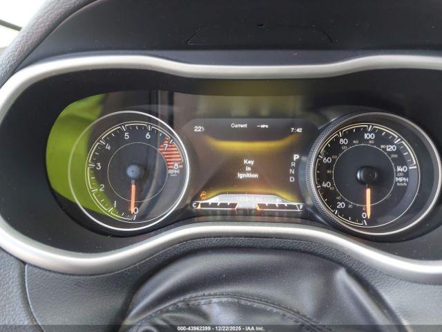 Jeep Cherokee Trailhawk Image 13