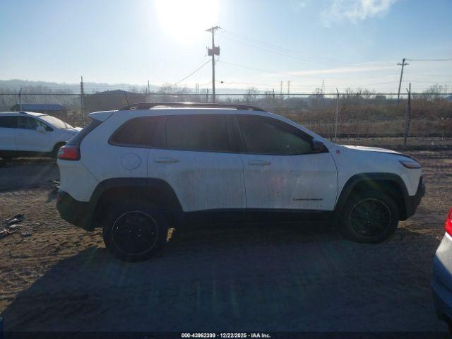 Jeep Cherokee Trailhawk Image 11