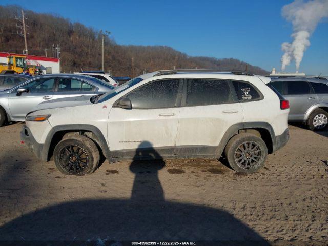 Jeep Cherokee Trailhawk Image 9
