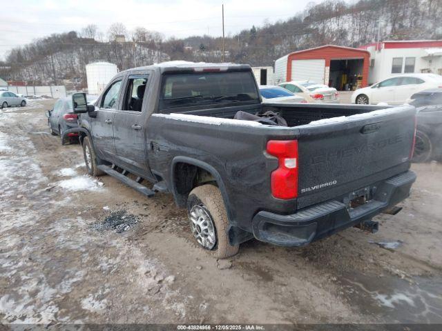 Chevrolet Silverado 2500 Image 13