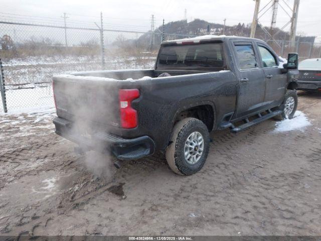 Chevrolet Silverado 2500 Image 11