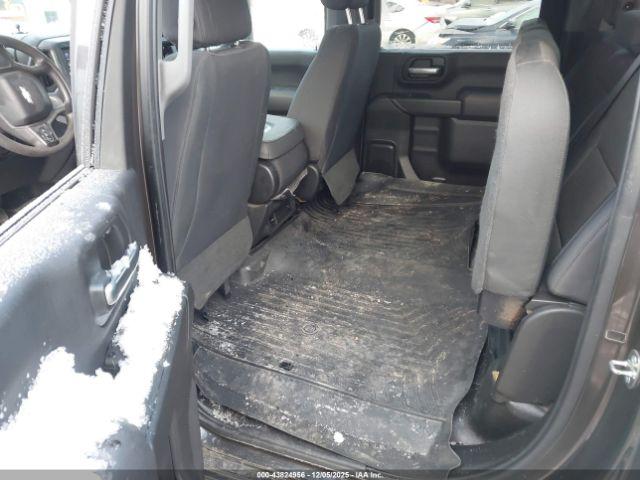 Chevrolet Silverado 2500 Image 2