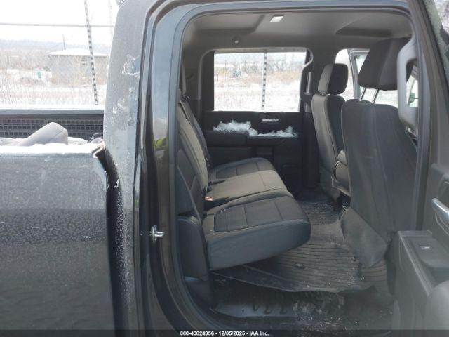 Chevrolet Silverado 2500 Image 4