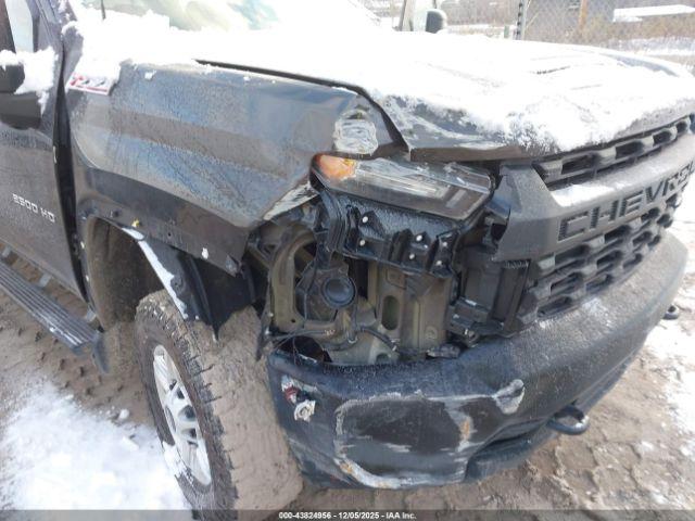 Chevrolet Silverado 2500 Image 5