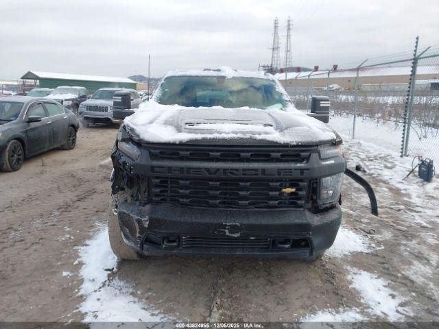 Chevrolet Silverado 2500 Image 6