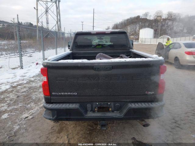 Chevrolet Silverado 2500 Image 9